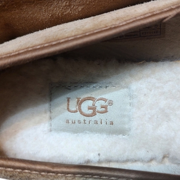 UGG Women's Tan Suede Slippers with Bow - Picture 2 of 6